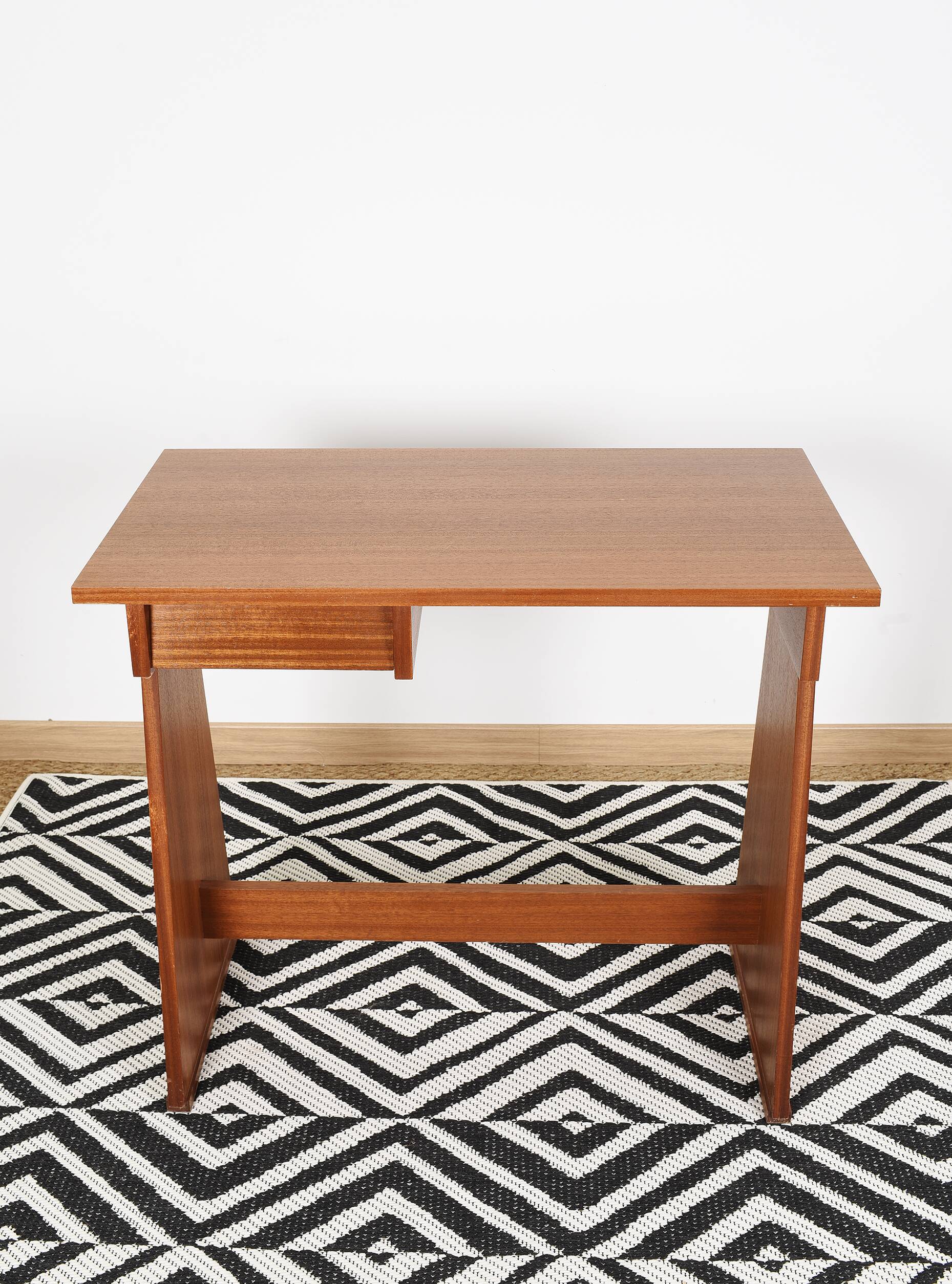 Elegant small teak desk, with drawer, 1960s.