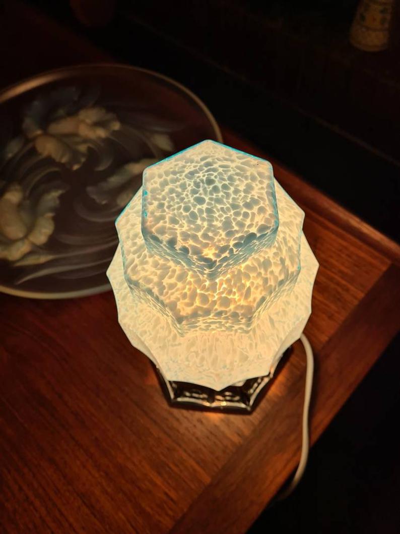 Vintage art deco skyscraper pose lamp