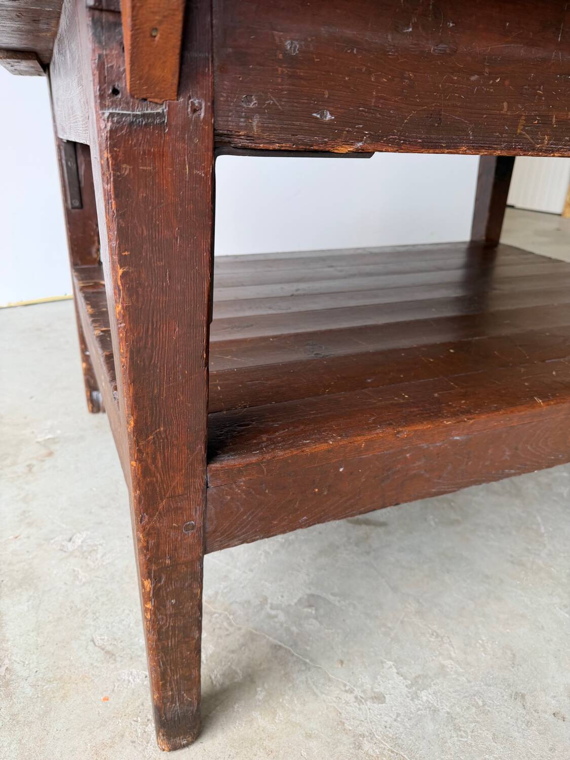 Antique draper's workbench / haberdashery table in solid wood from the early 20th century.