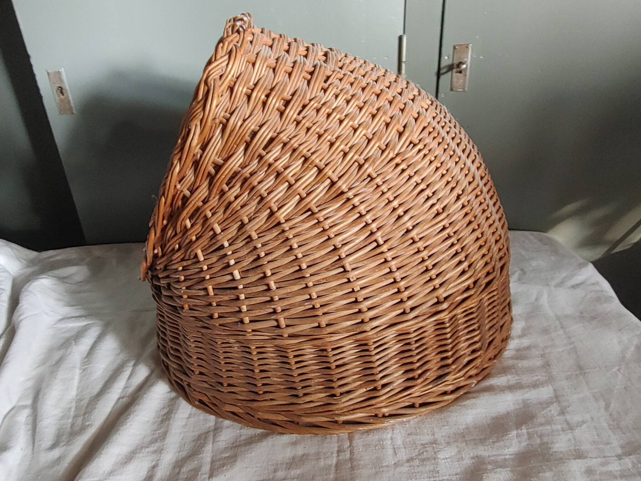 Vintage -Small rattan cat basket
