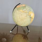 Globe terrestre, carte Taride, tripode, éclairé, mappemonde, 1967.