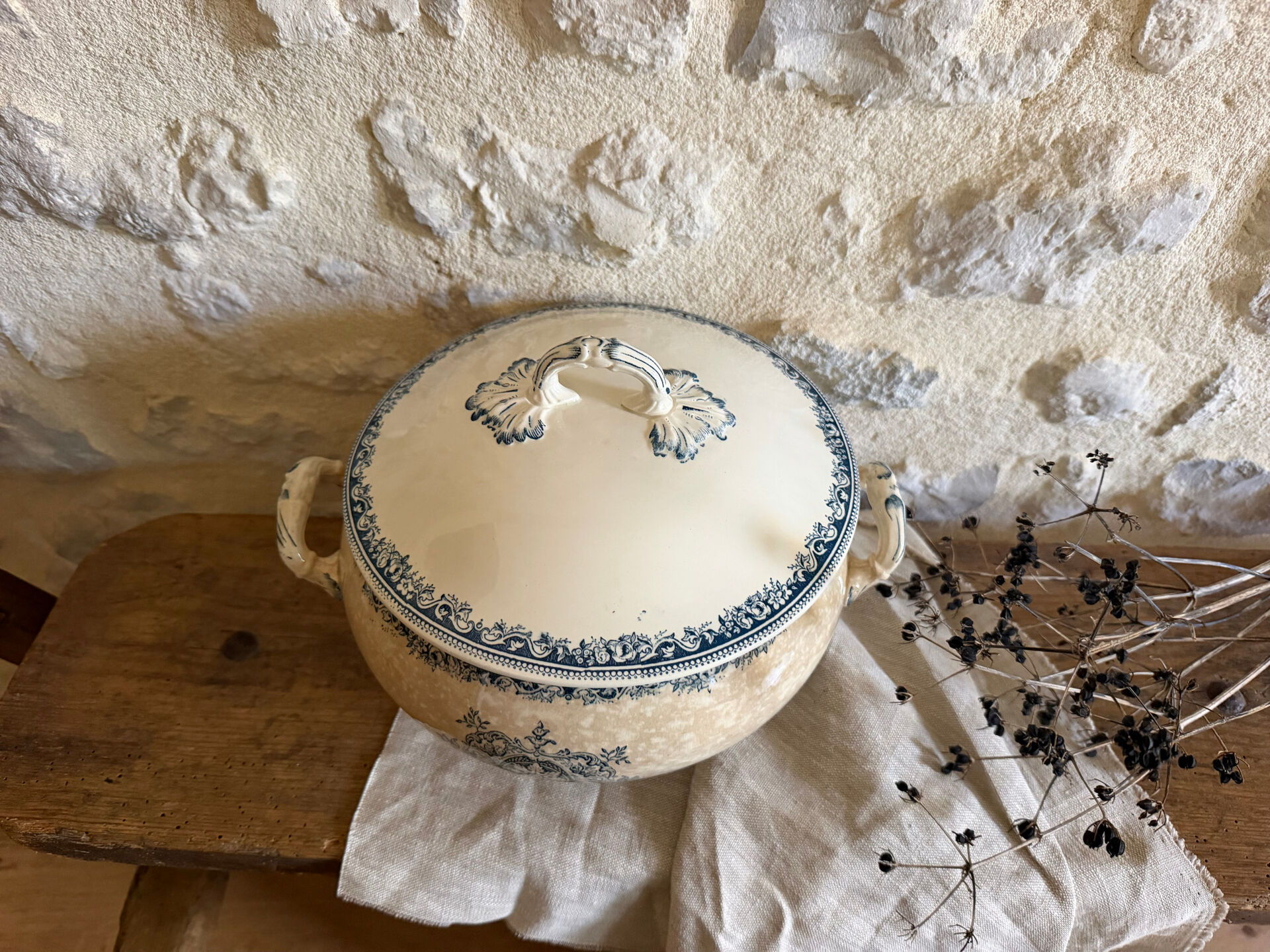 Fruit bowl in Creil and Montereau ironstone, Guirlande model.