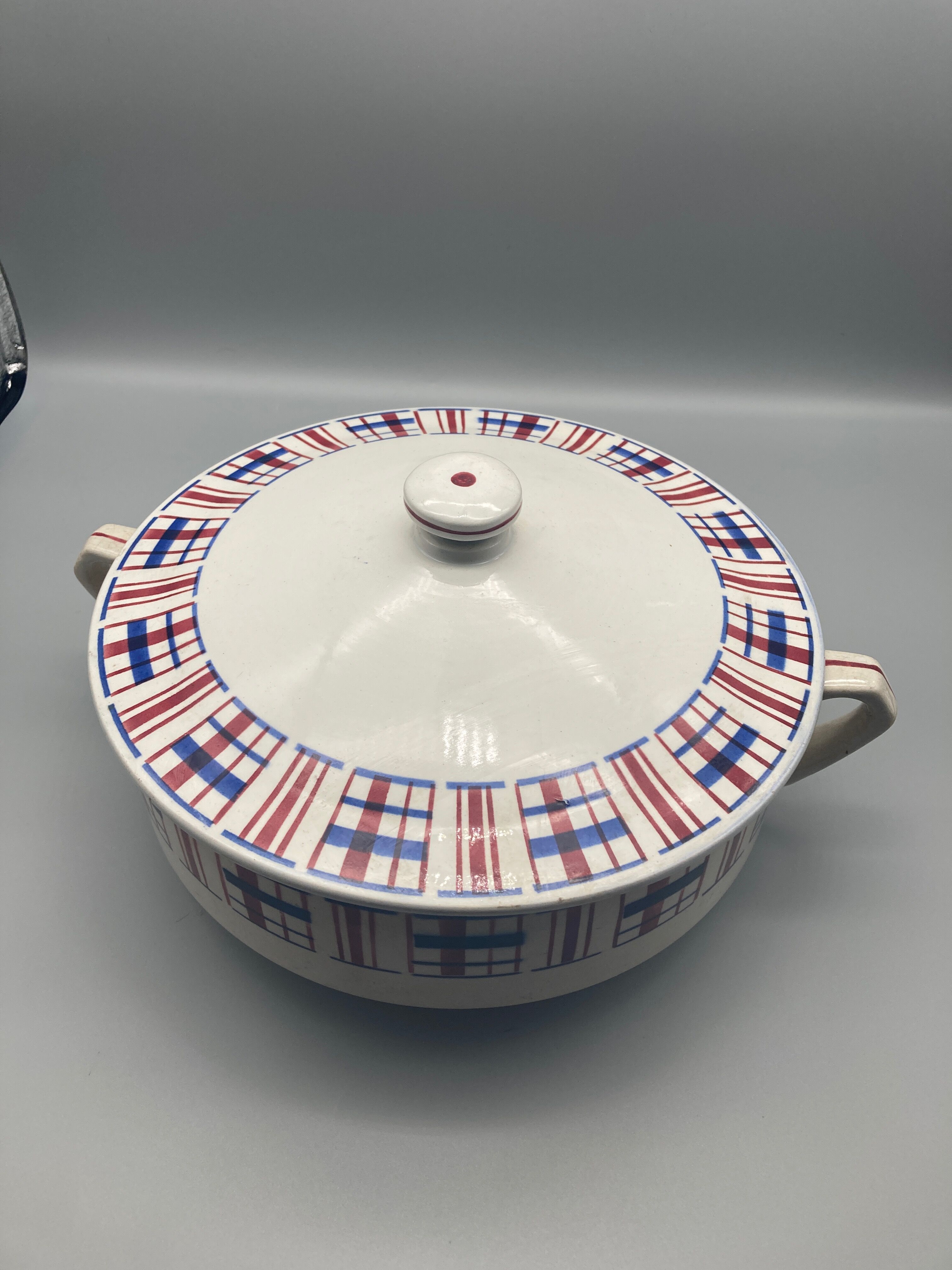 Small Iron Soupen Terre de Fer Saint Amand Basque style