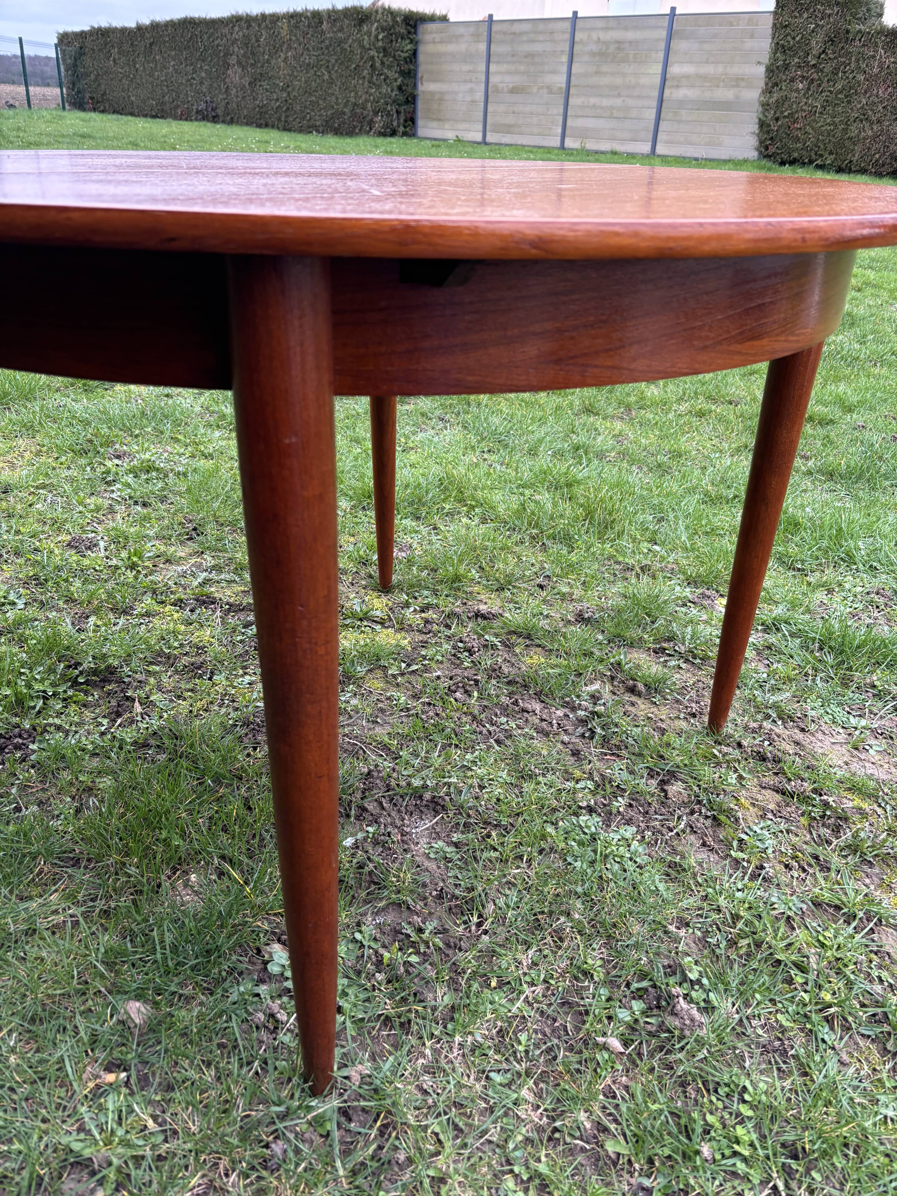Vintage extendable table