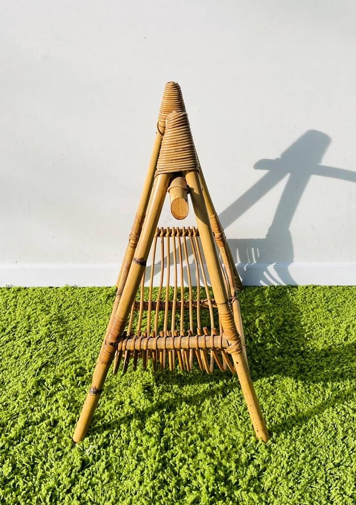 Rattan magazine rack. Vintage 50s.