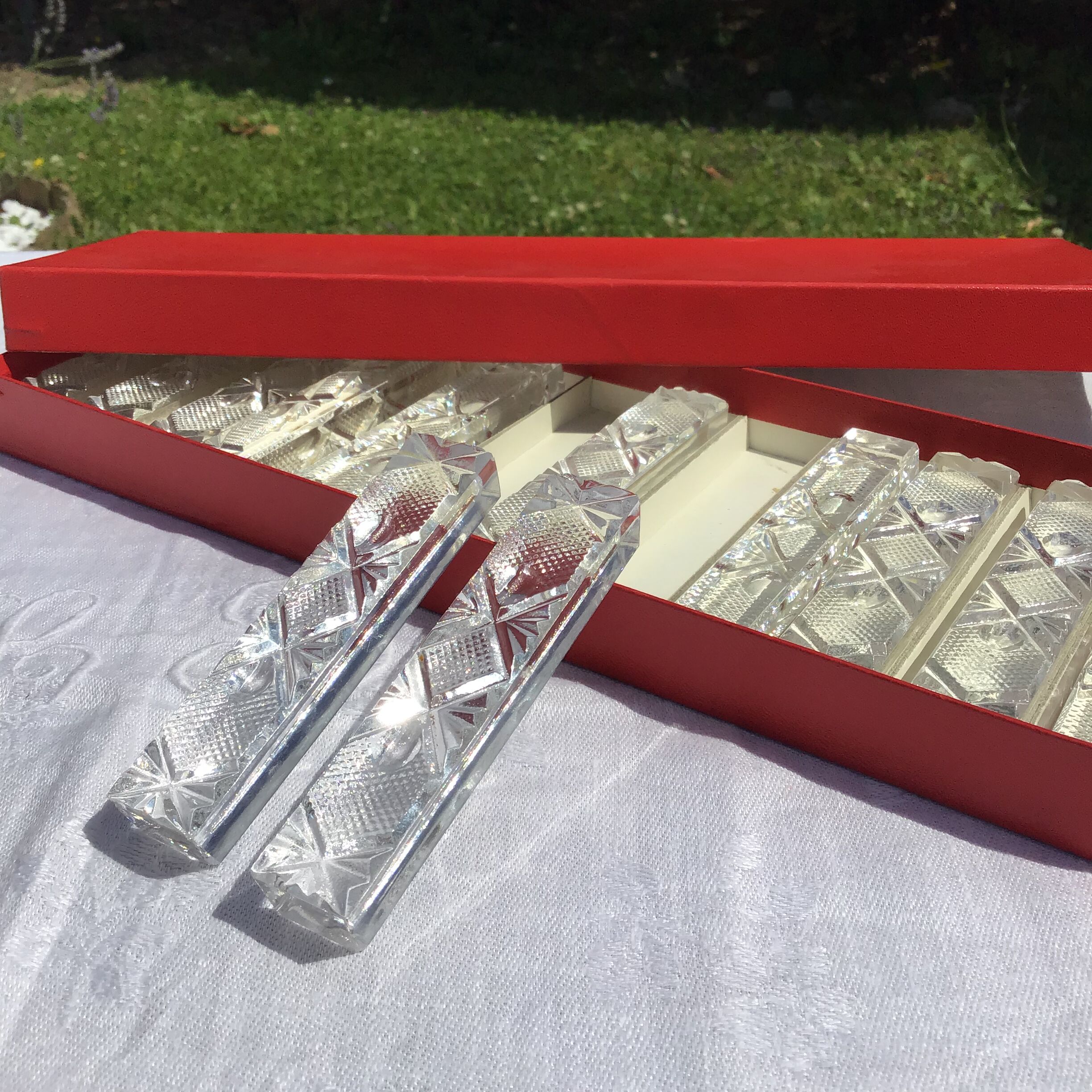 Crystal knife holder