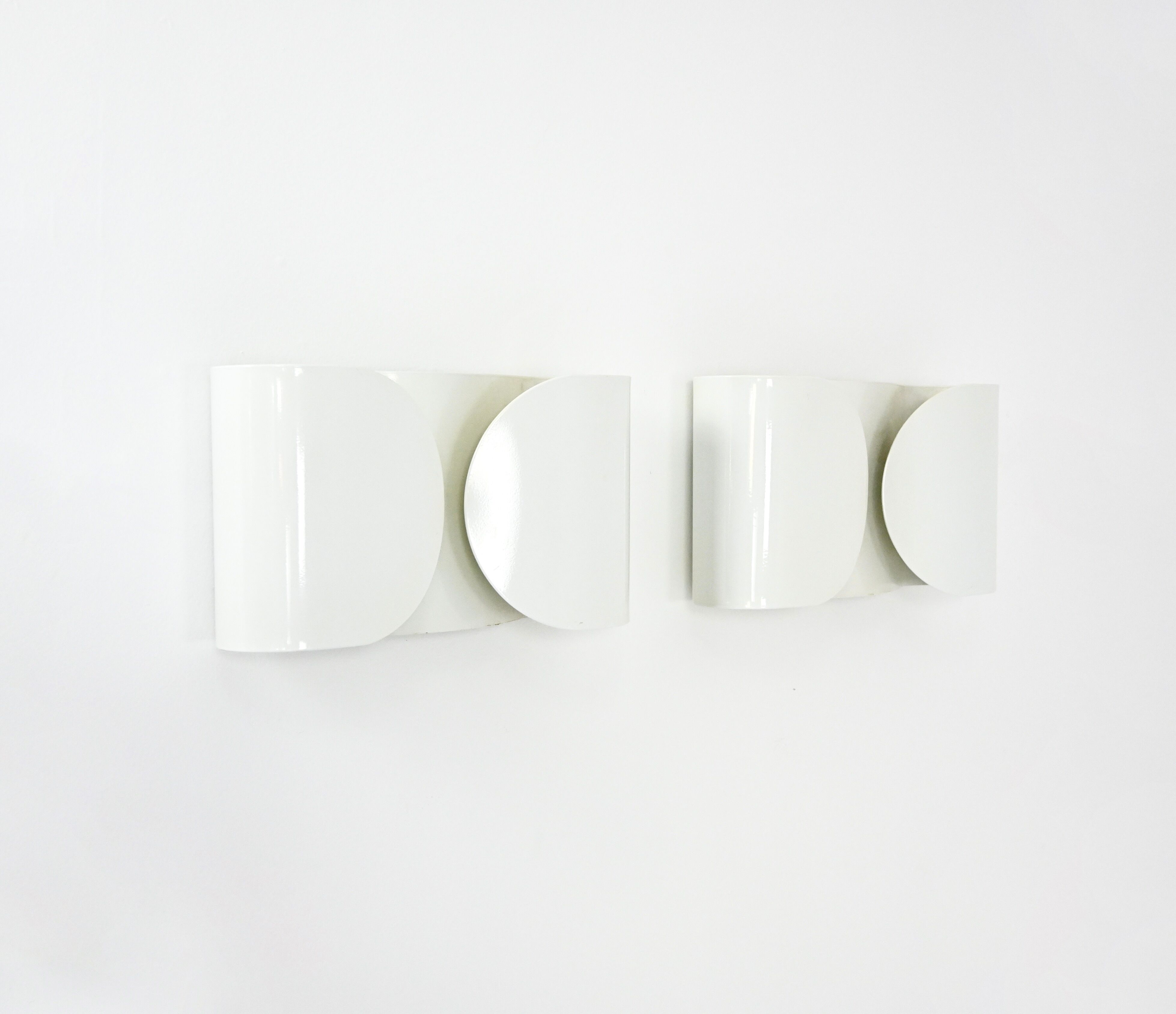 White "Foglio" wall lights by Tobia & Afra Scarpa for Flos, 1960s.