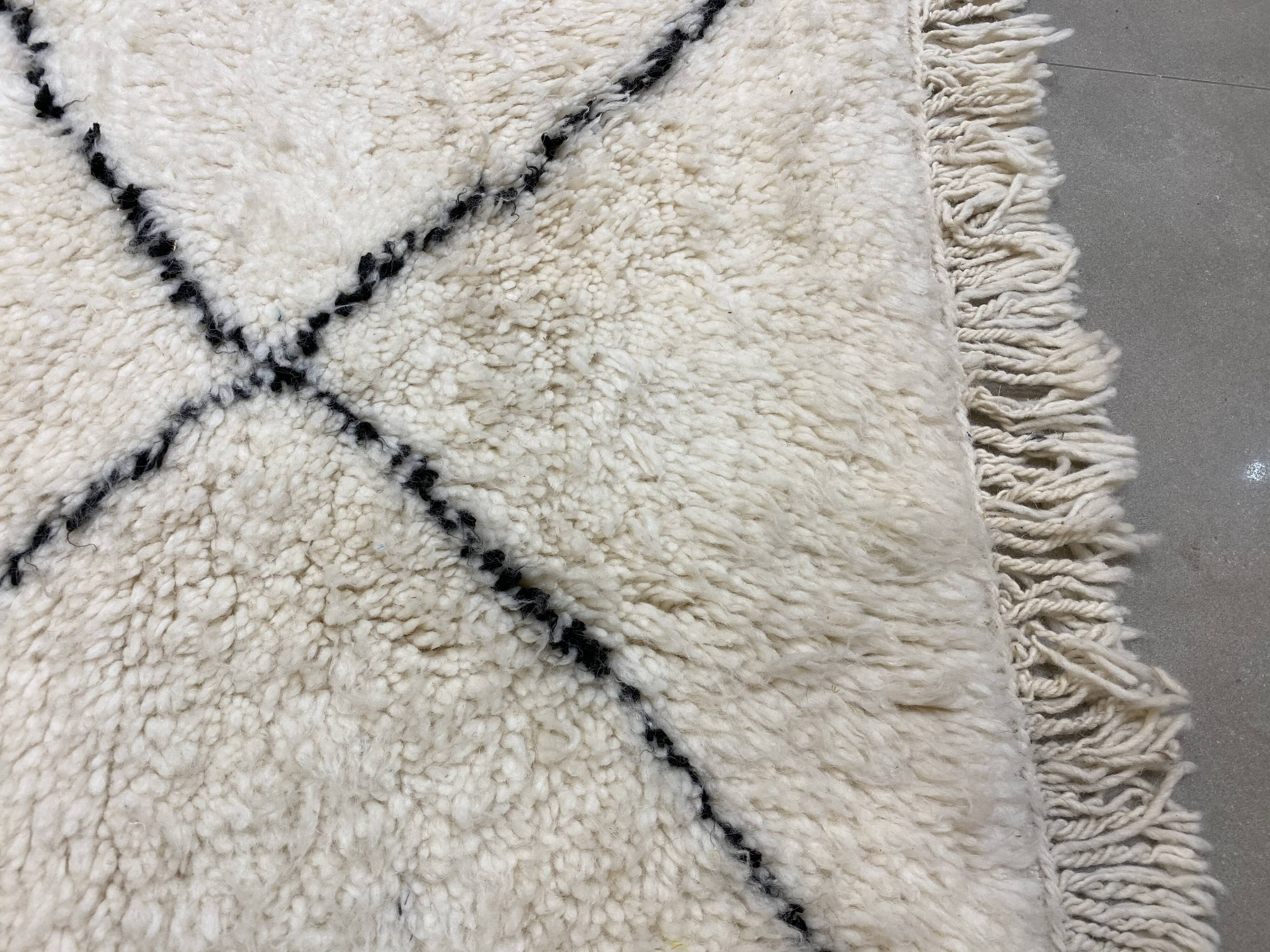 White/black berbere wool carpet  205x320cm