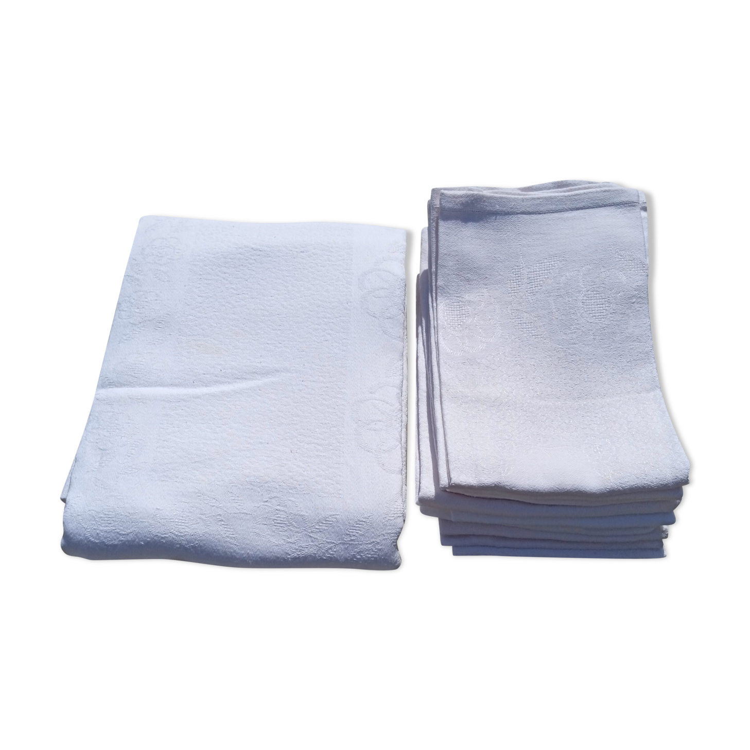 Tablecloth and its 11 damassed towels