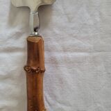 Pie shovel with bamboo handle