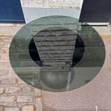 Round table with tulip base
