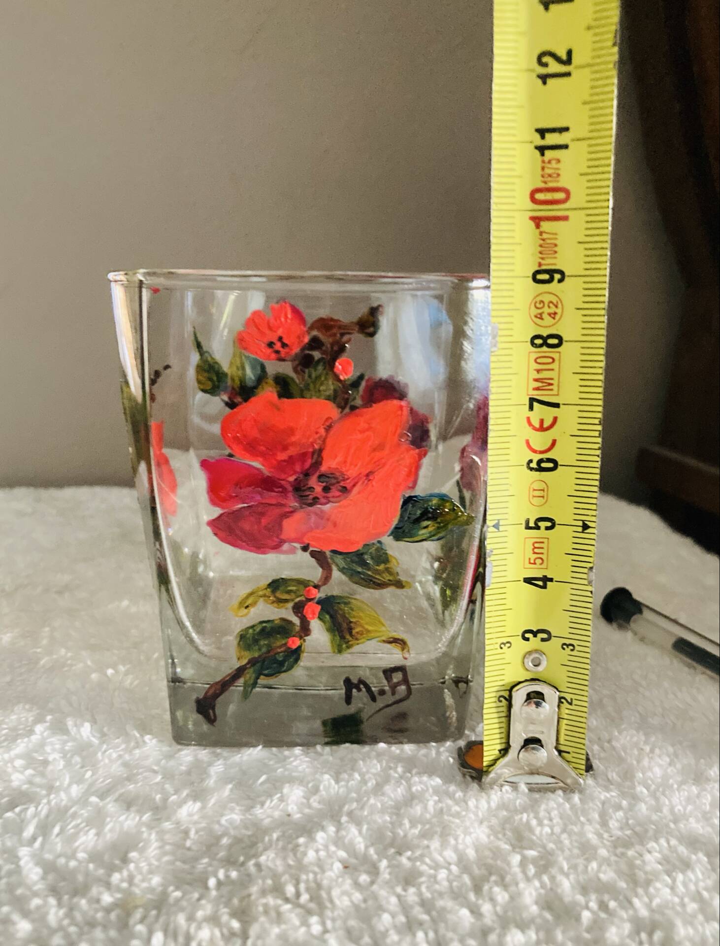 Unique whisky glass with a poppy design, handmade and signed by M.B.