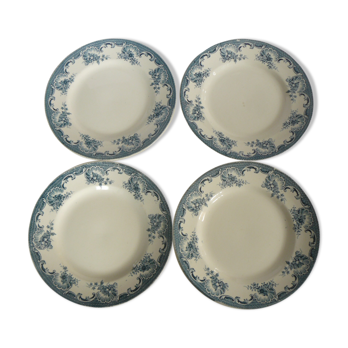 Lot of 4 flat plates, iron earth, St Amand, model "La Vallière"