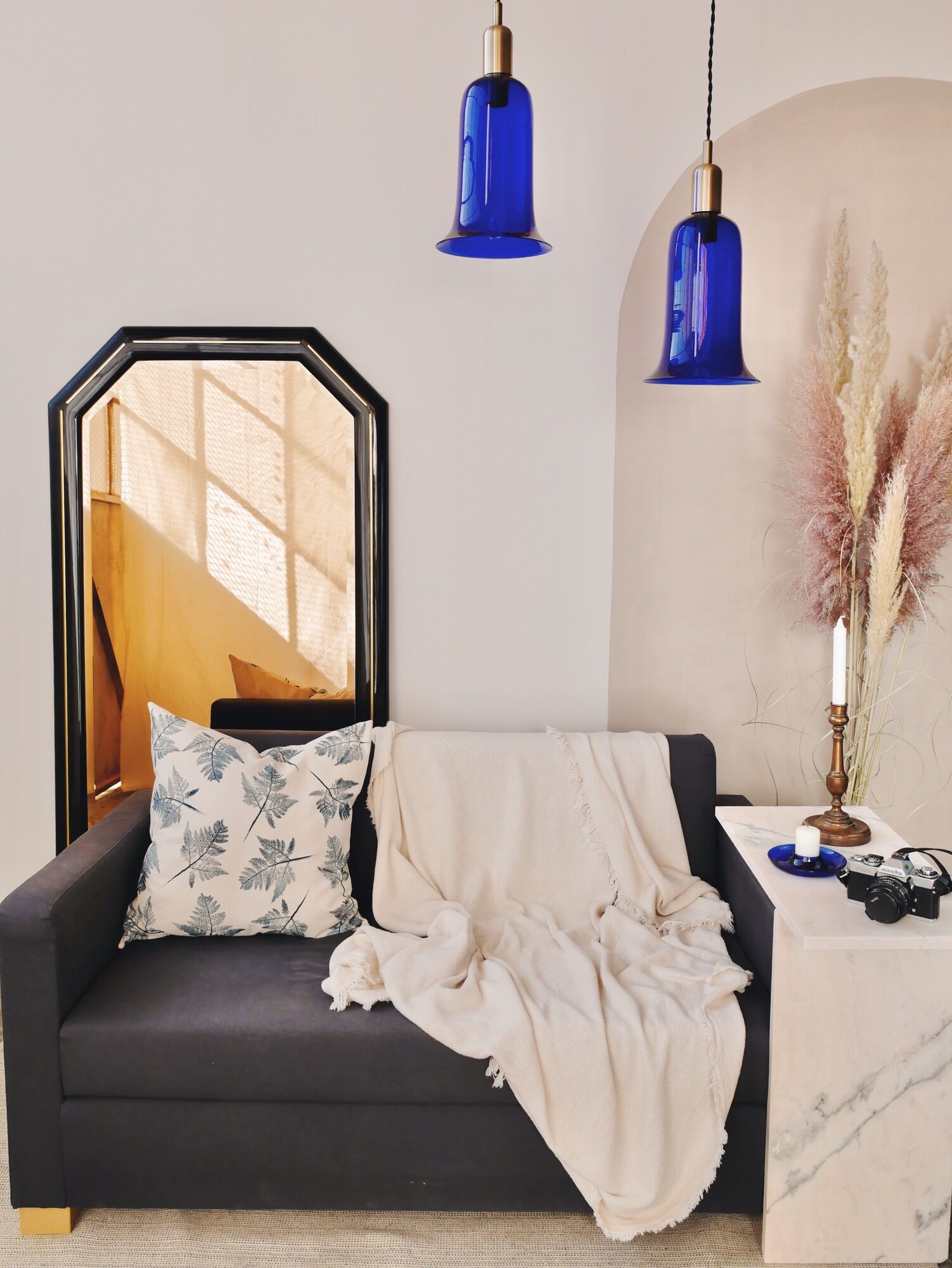 Octagonal mirror in lacquered black wood and brass - mirror smoked glass pink gold