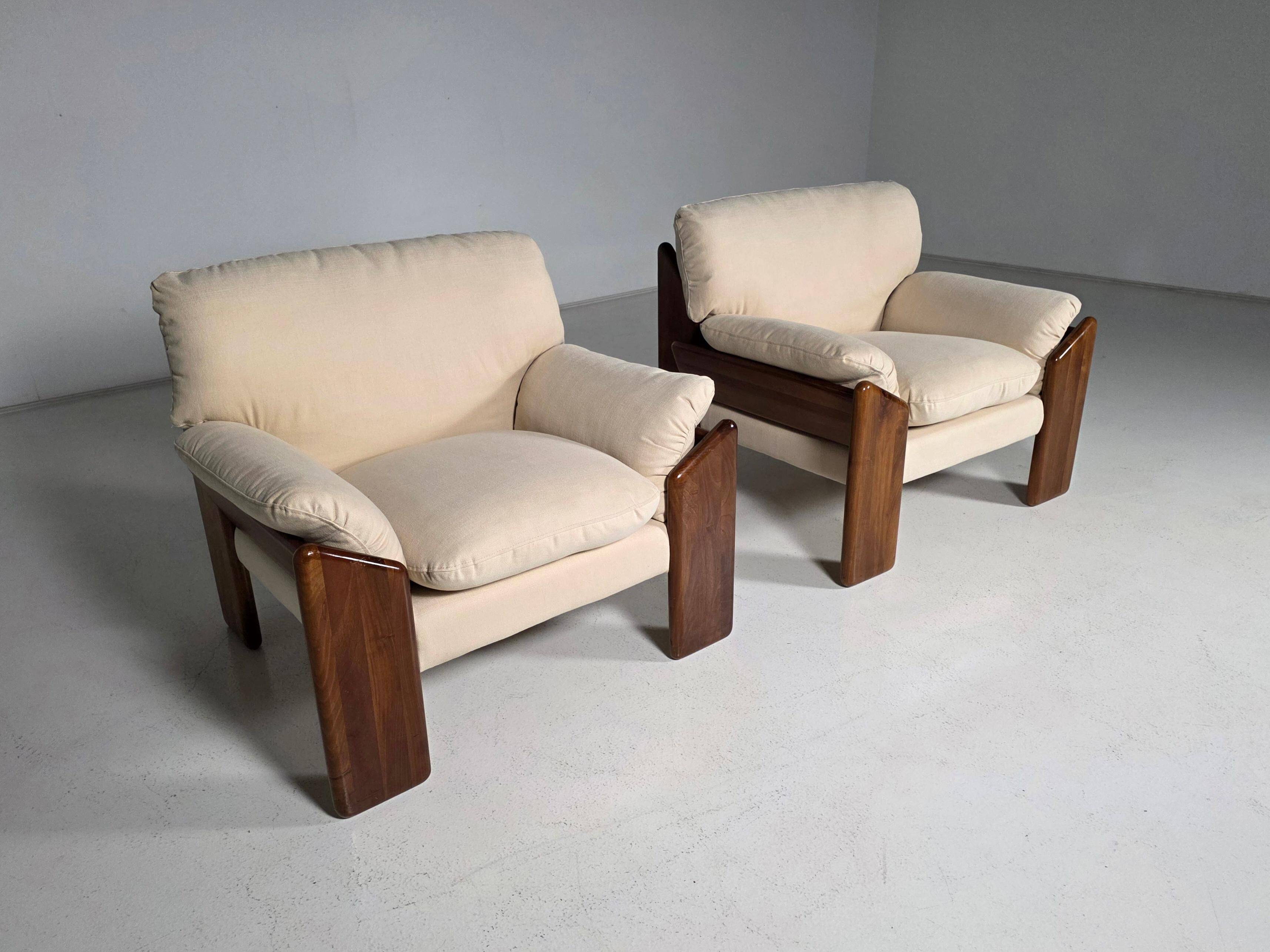 Mid-century walnut "Sapporo" armchairs by Mario Marenco for Mobil Girgi, 1970.