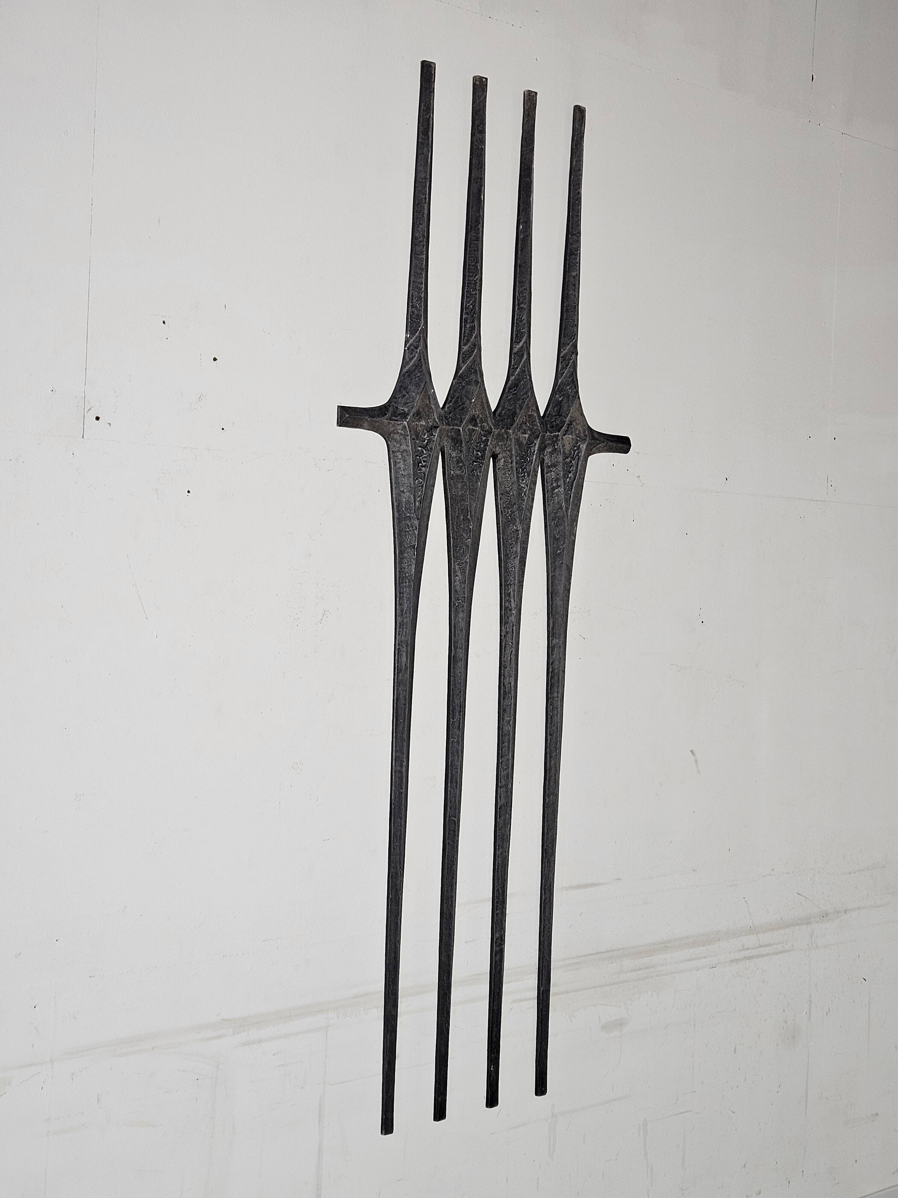 Brutalist wall decoration sculpture from the 1970s in aluminium cast.