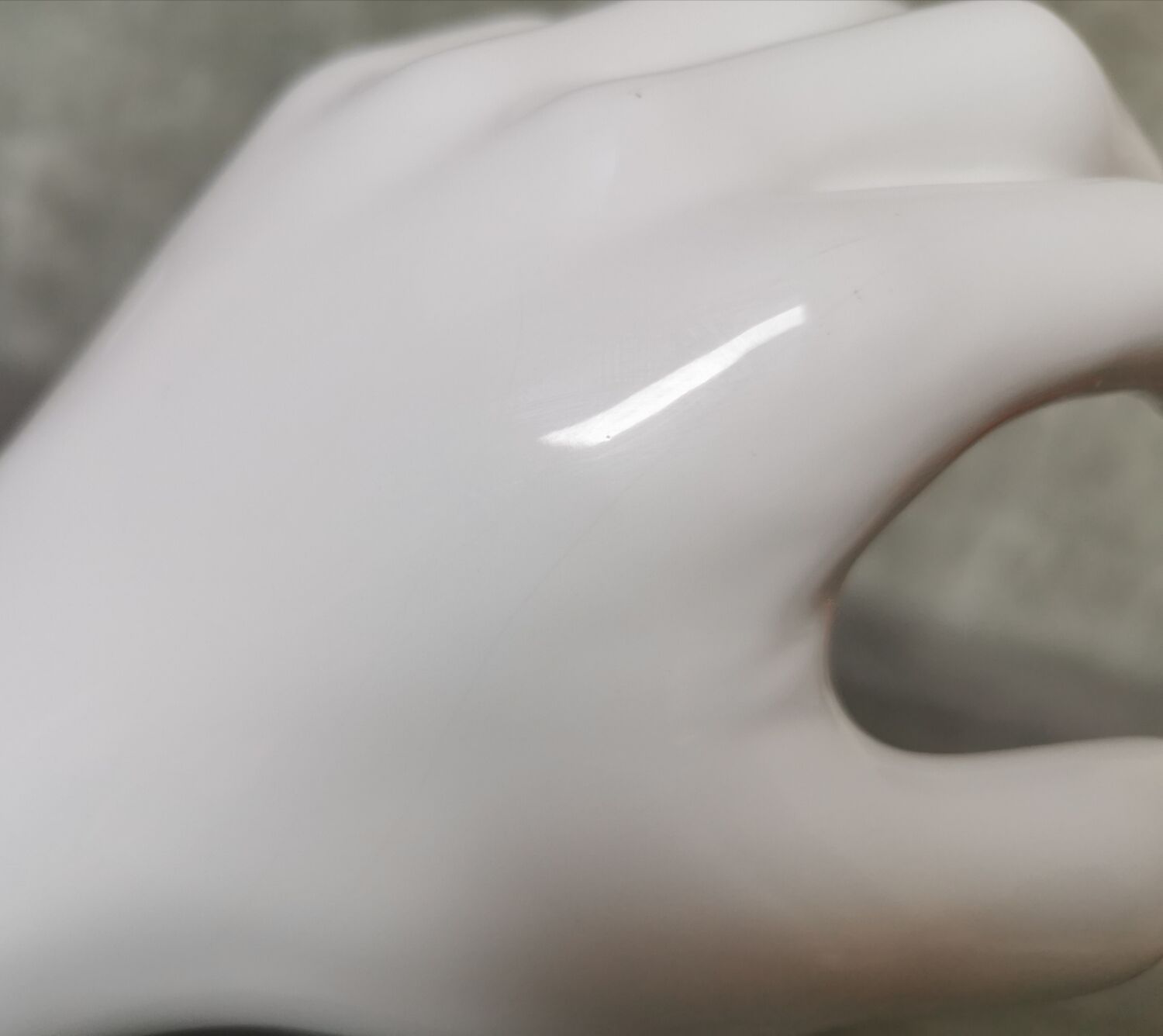 White ceramic hand wall lamp