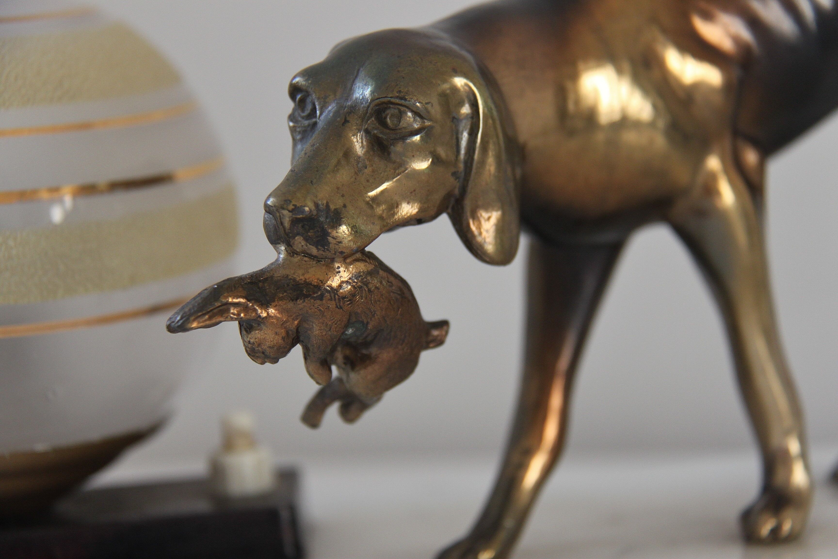 Veilleuse de style Art Déco chien au lièvre