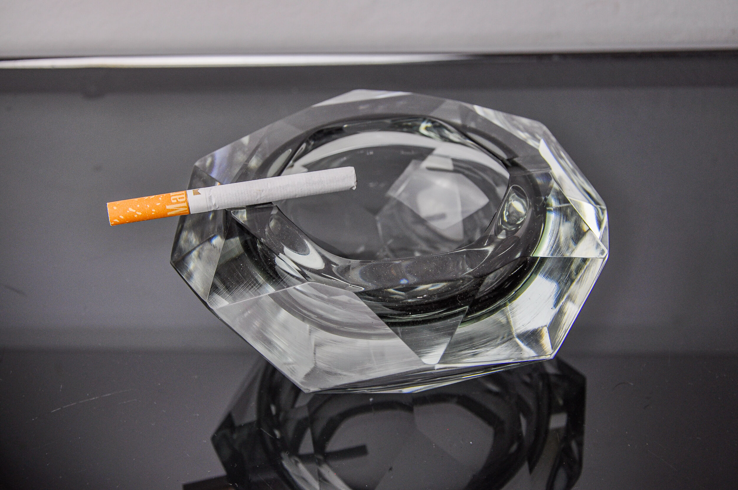 Ashtray Sommerso grey by seguso, faceted glass, murano, italy, 1970