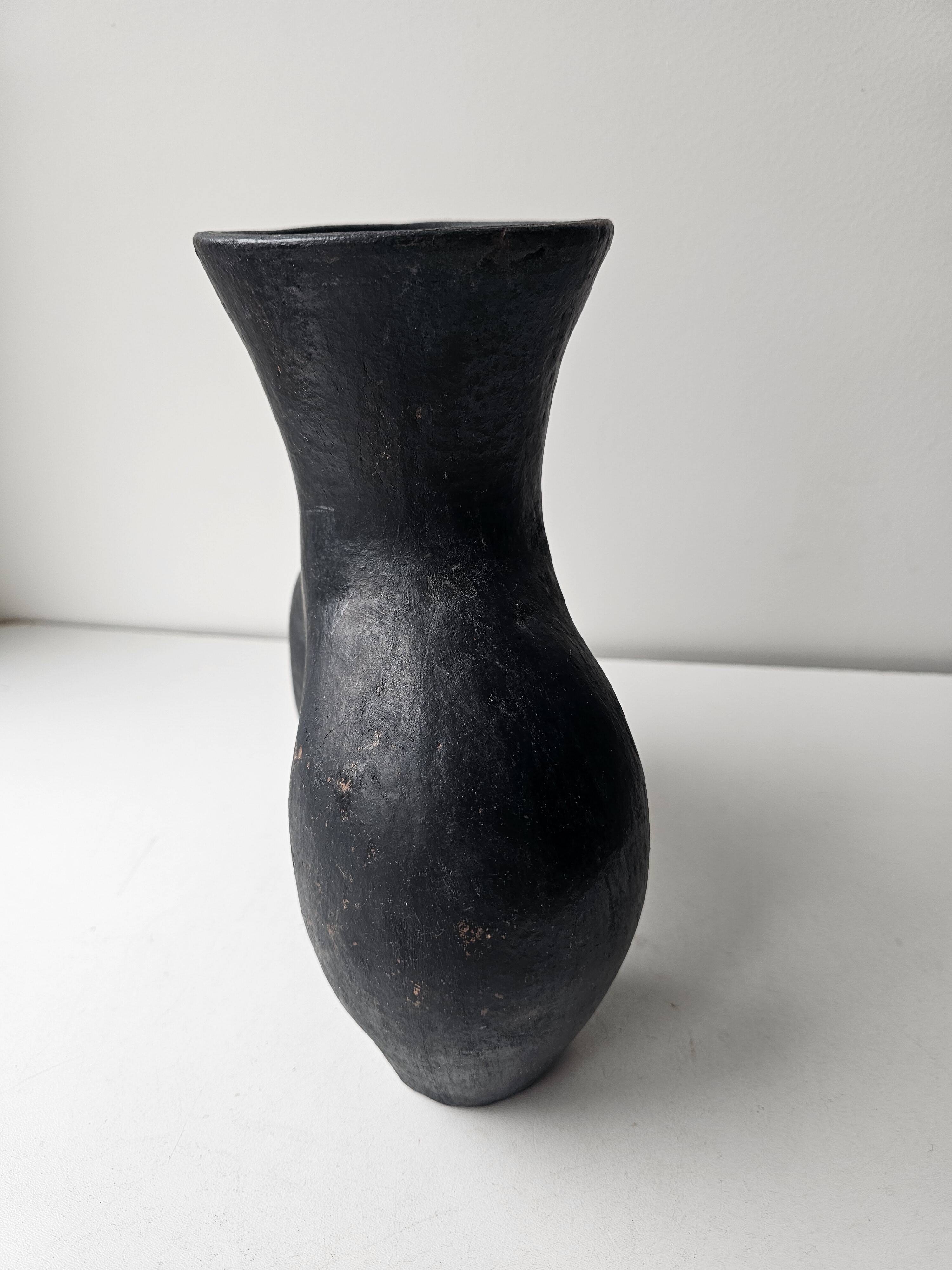 Magnificent Coco Fesse vase in ceramic terracotta Design - 23cm