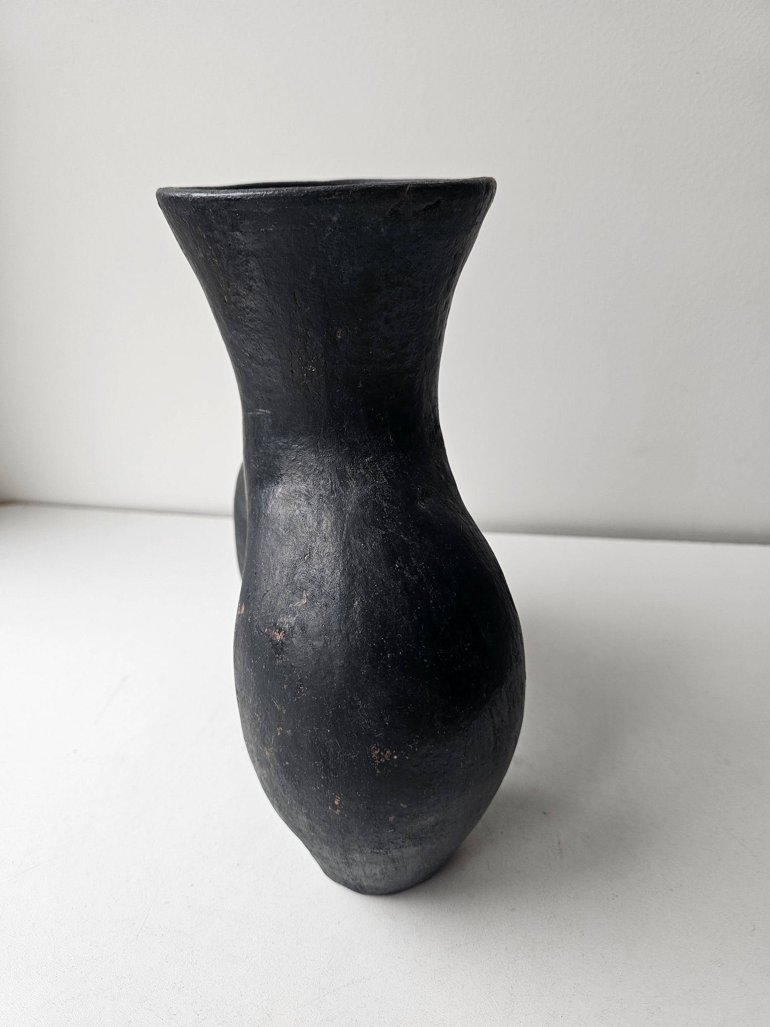 Magnificent Coco Fesse vase in ceramic terracotta Design - 23cm