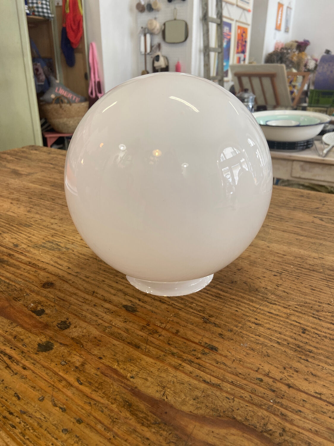 White glass lampshade globe