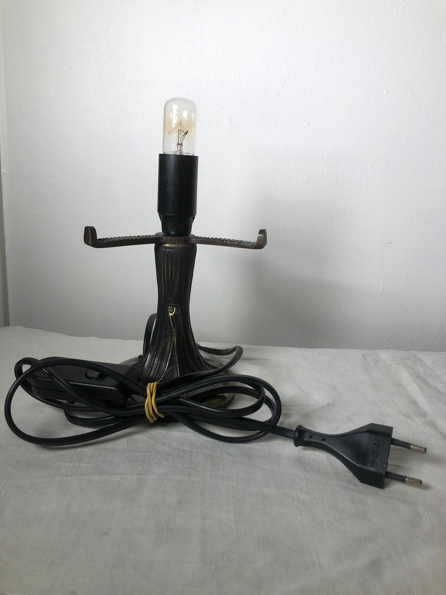 Lamp to lay in glass paste and patinated metal, Art-Nouveau. Good condition.