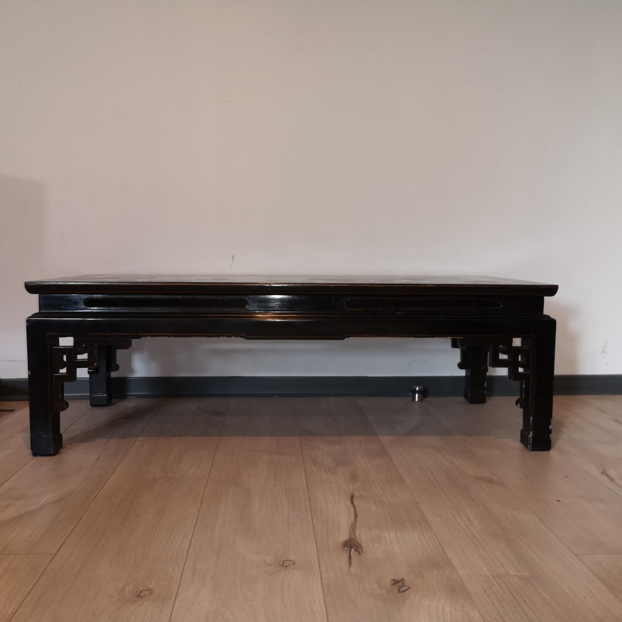 Japanese coffee table black and gold lacquer 1900