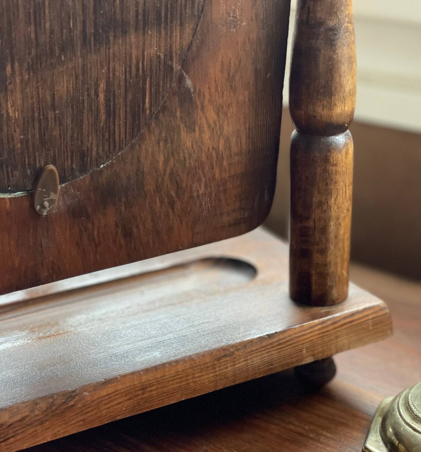 Wooden table mirror