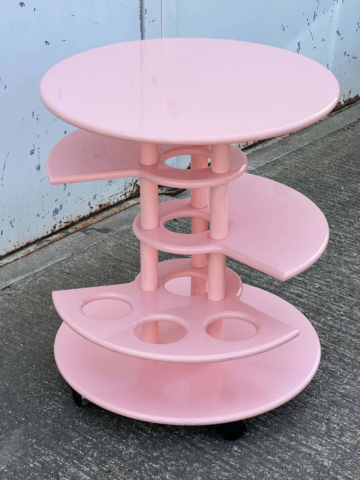 Mini bar dessert from the 80s, Memphis style, light pink lacquered wood.