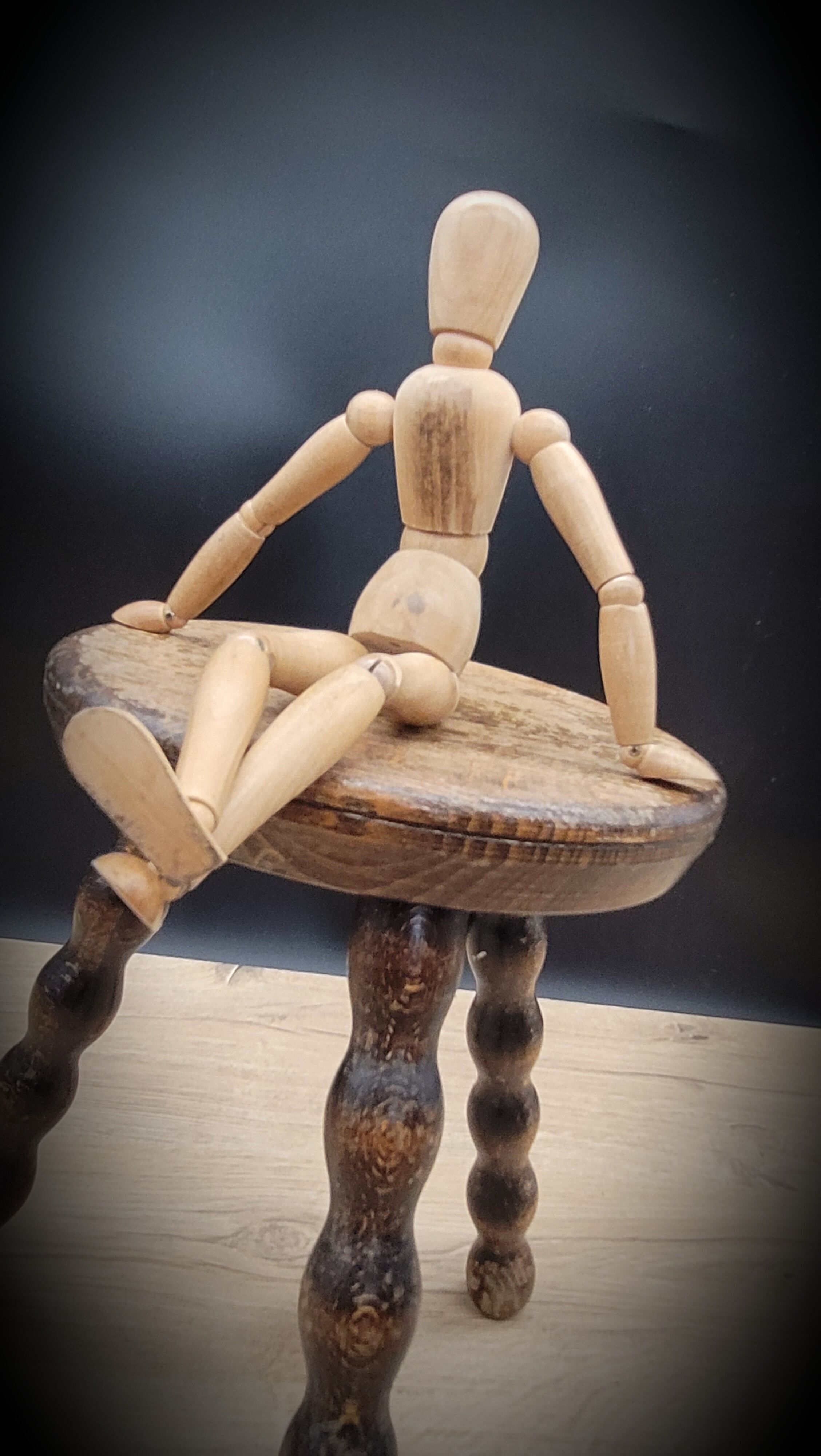 Tripod wood stool with foot balls