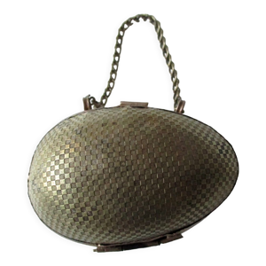 Boîte ancienne en forme d’œuf