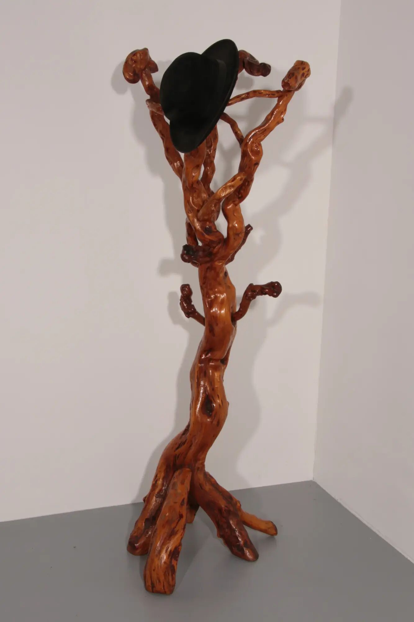 Sculptural oak coat rack – a functional work of nature Italy 60