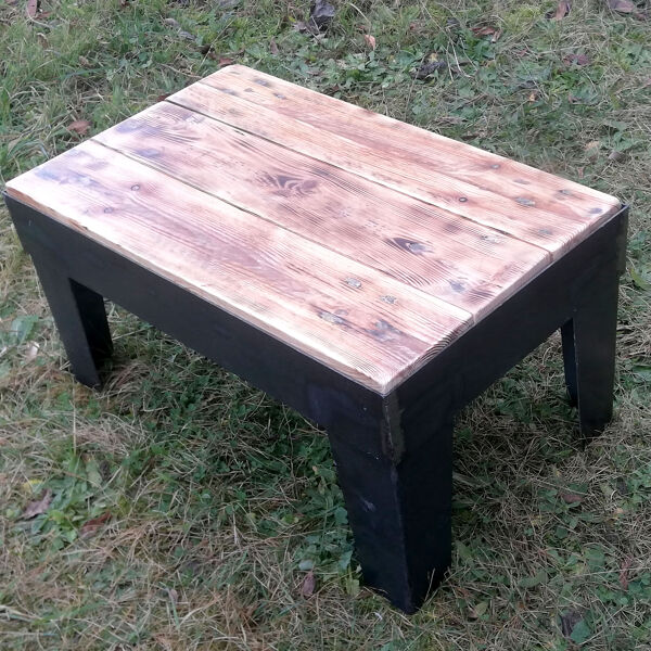 Table-basse industrielle en métal et bois