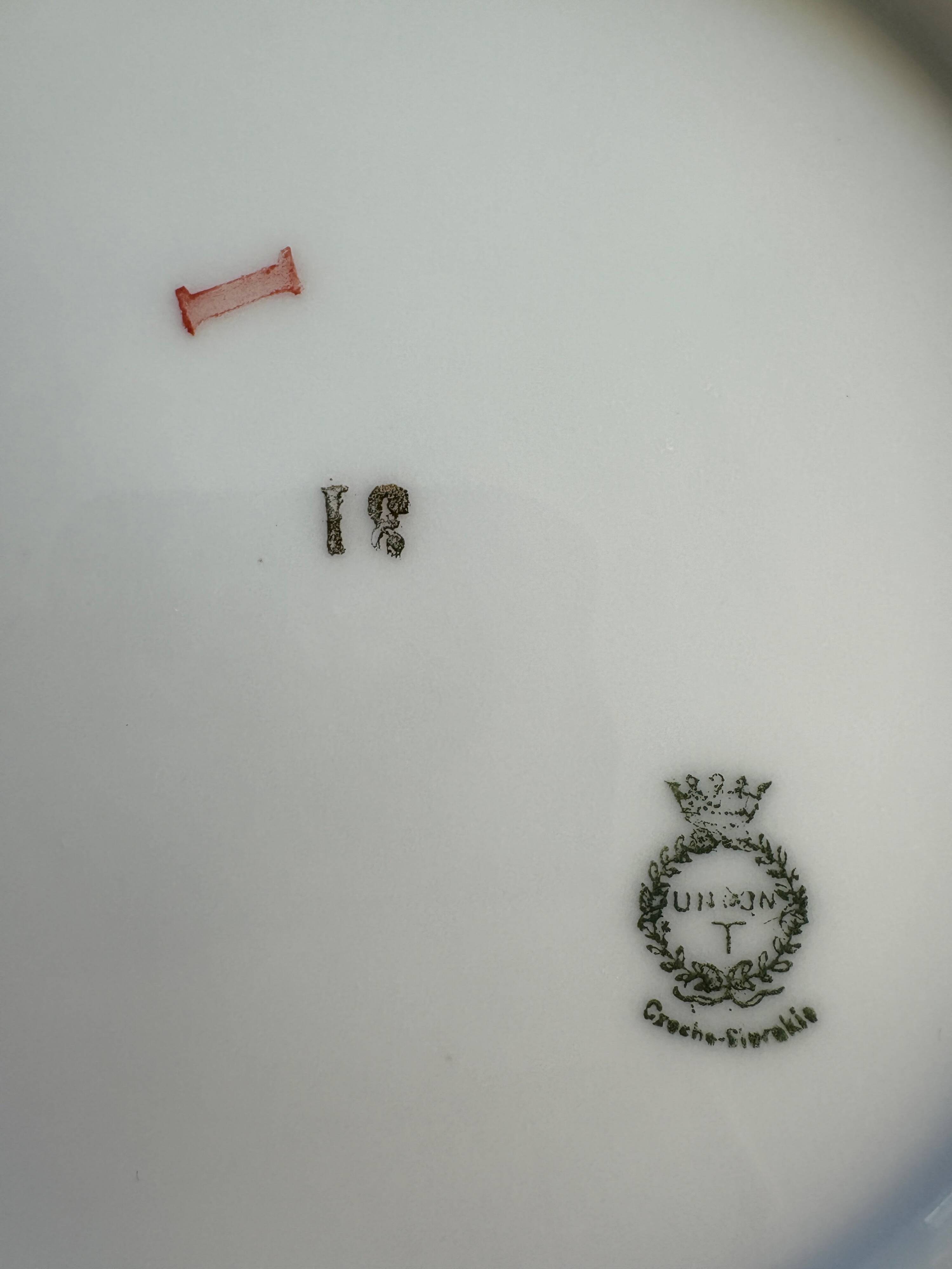 8 Anciennes assiettes à dessert