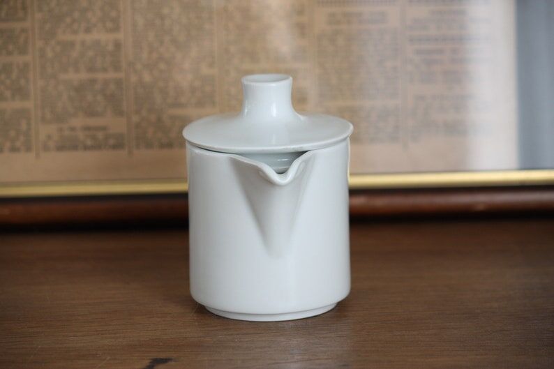 Porcelain milk pot