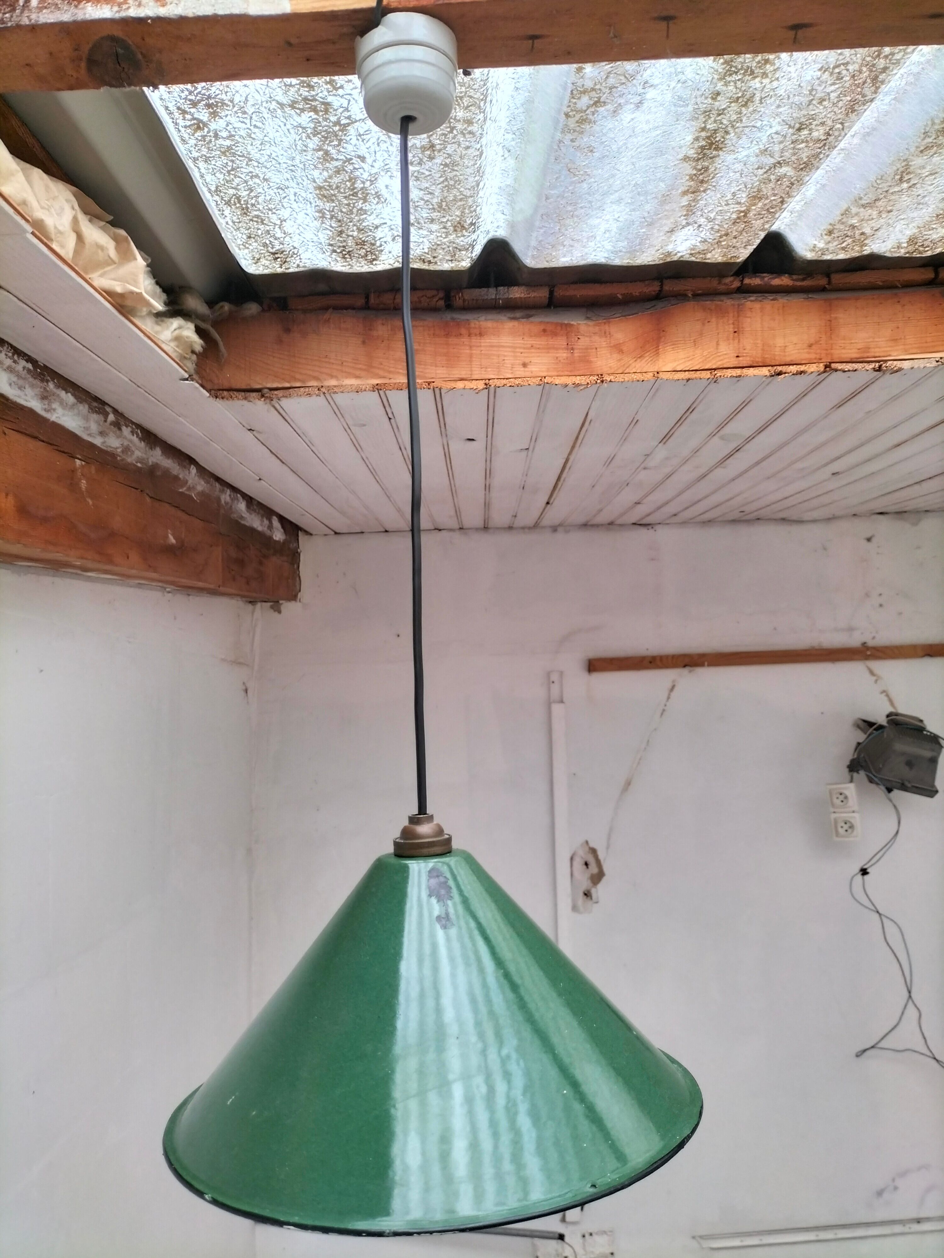 Industrial enamelled lamp