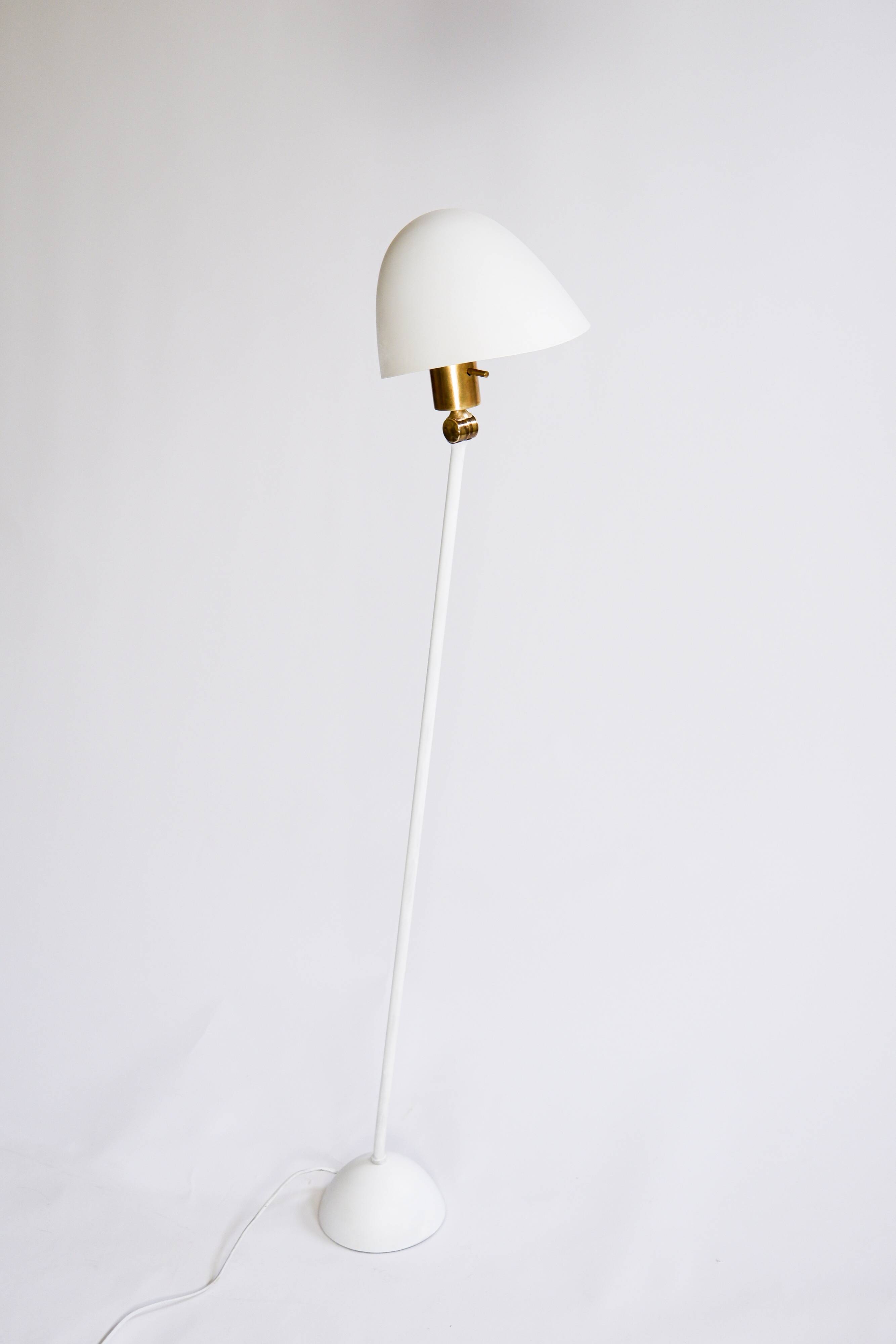 Hans Agne Jakobsson rare floor lamp model G33. Circa 1960