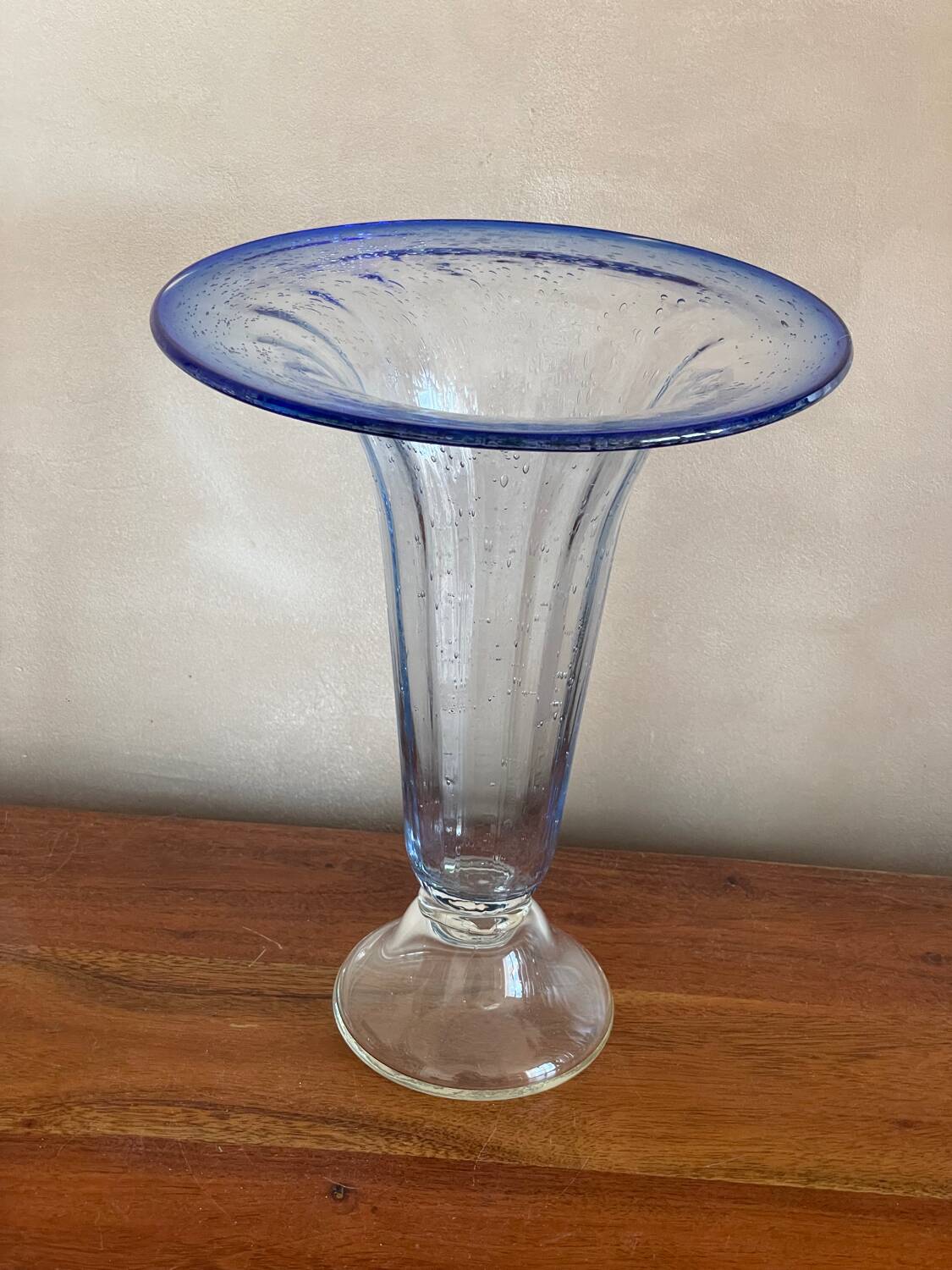 Bubble glass vase on foot