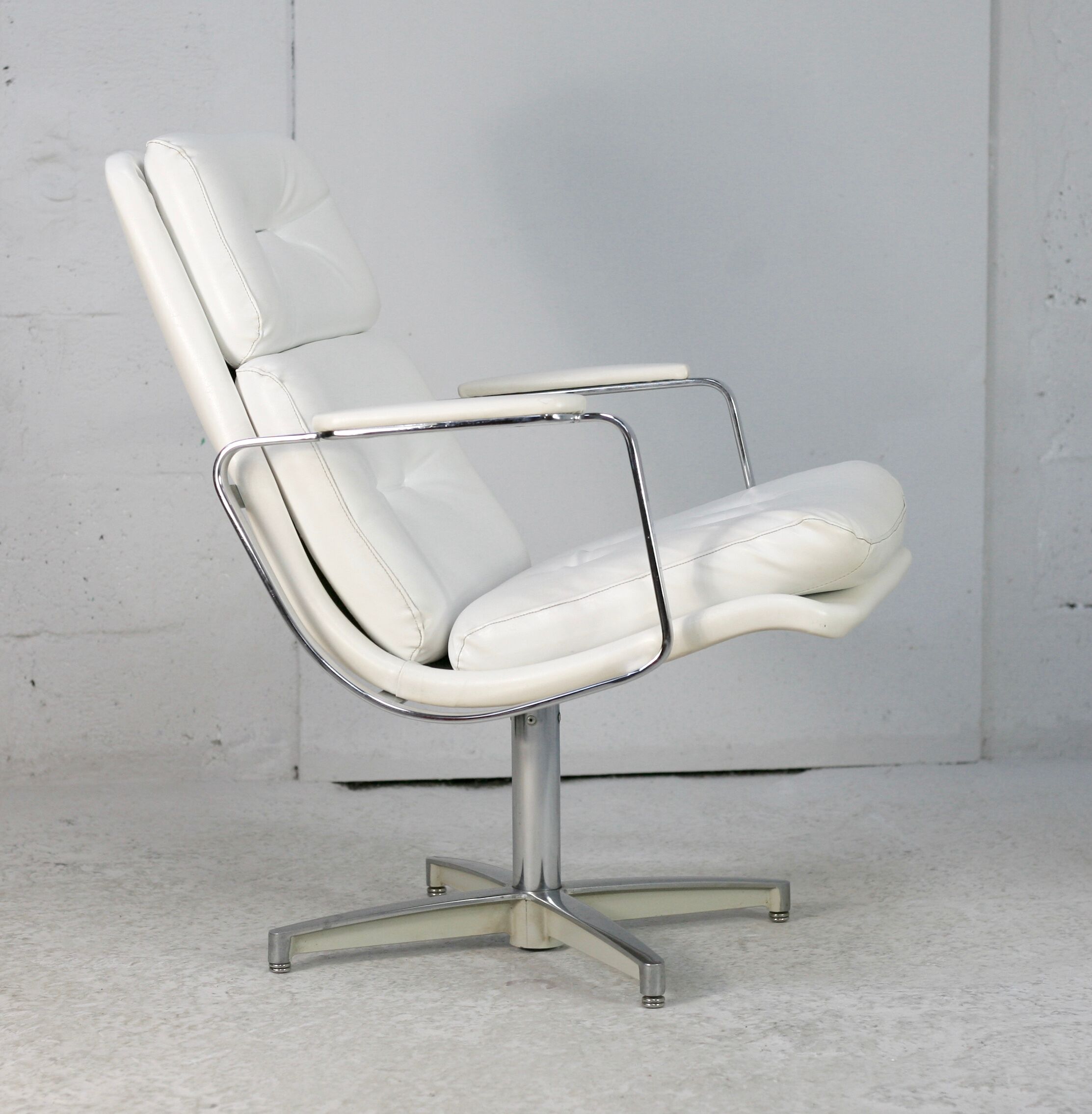 Armchair "Space Age"". Steel and imitation leather. Swivel. France, 70s