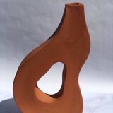 Flat vase in red earthenware, handmade by a creative craftsman