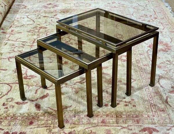 Suite de 3 tables gigognes en laiton par Guy Lefevre pour la Maison Jansen