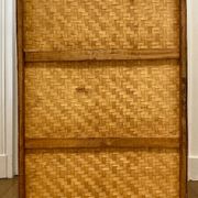 Beautiful vintage Chinese trunk in wicker, black and gold lacquered wood, and brass.