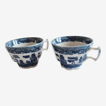 Lot 2 cups