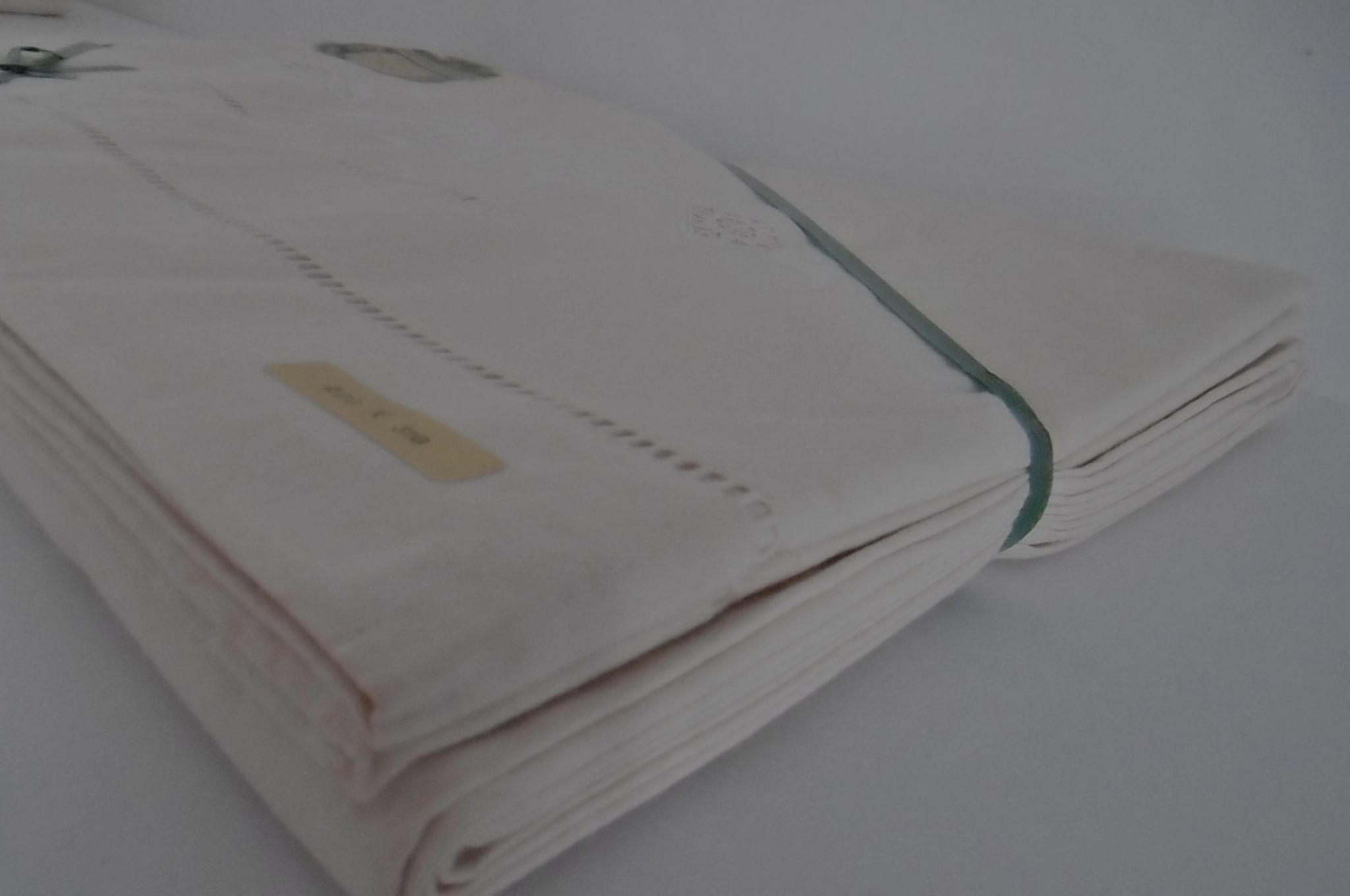 Parure de drap brodée, ancienne