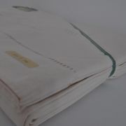 Parure de drap brodée, ancienne