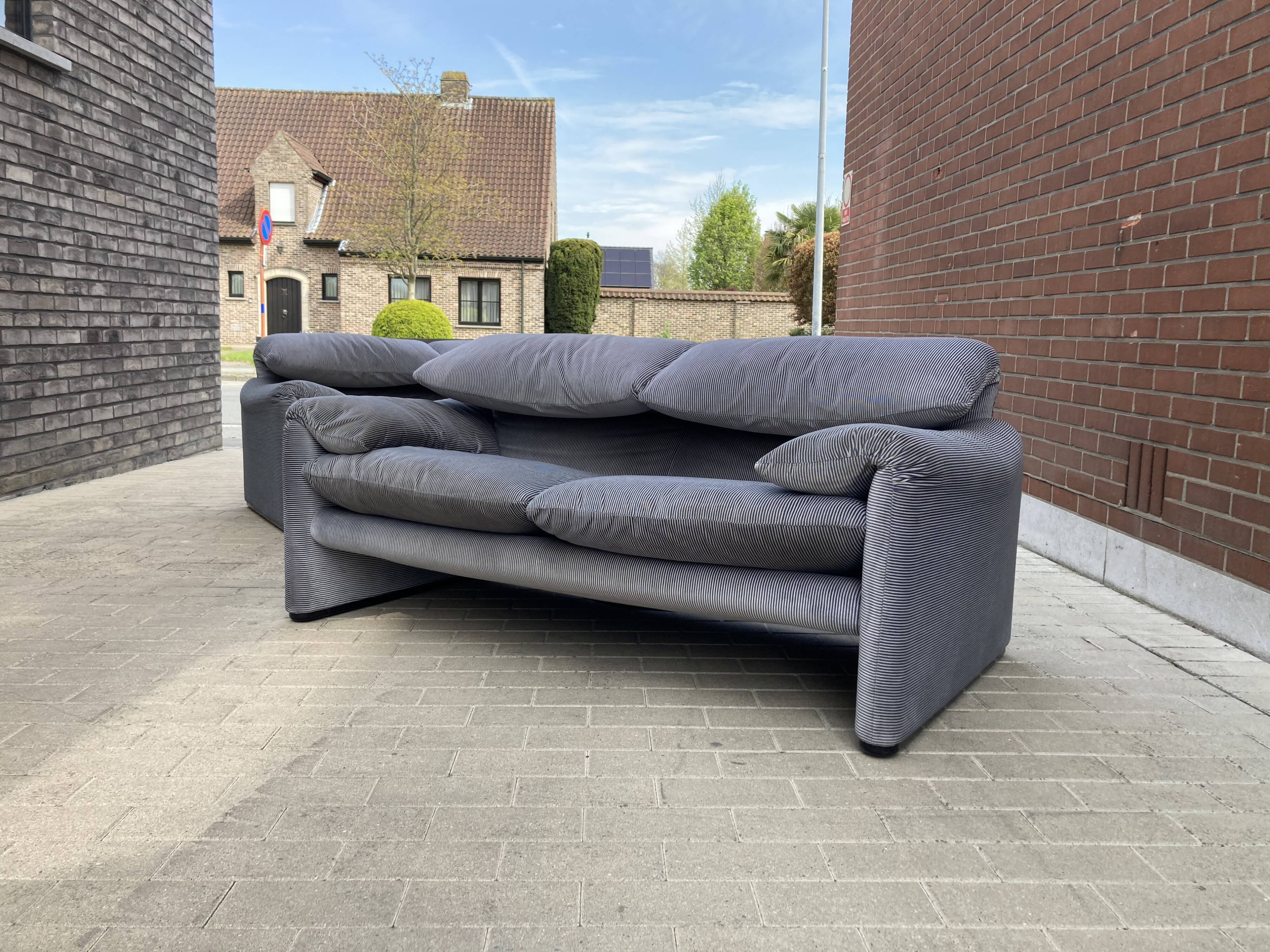 Set of 2 Maralunga sofas by Vico Magistretti for Cassina