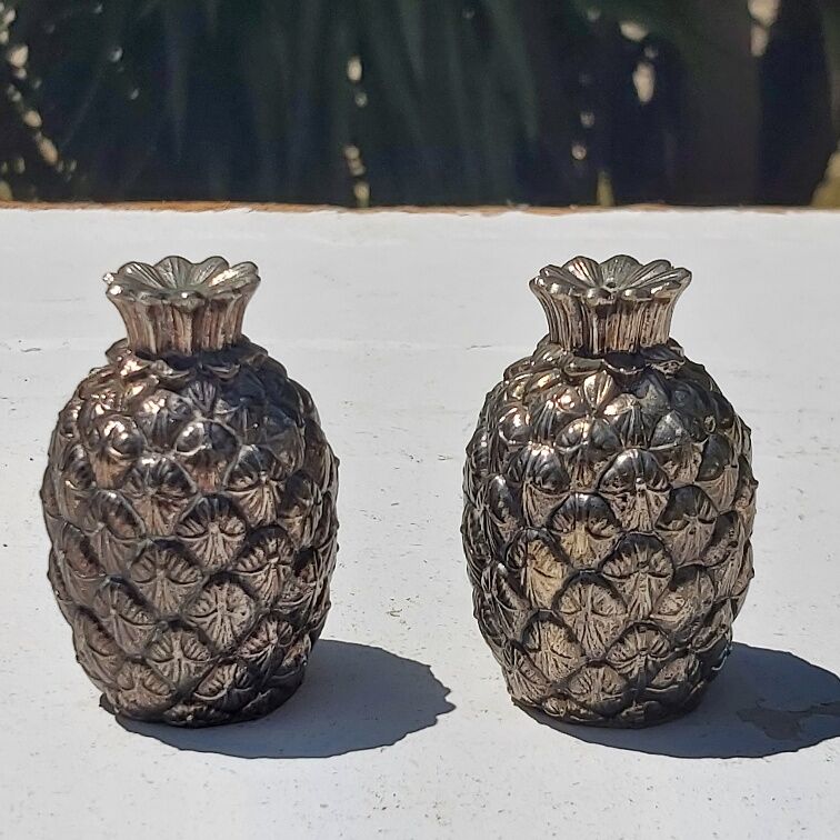 Salt and pepper pineapple silver metal