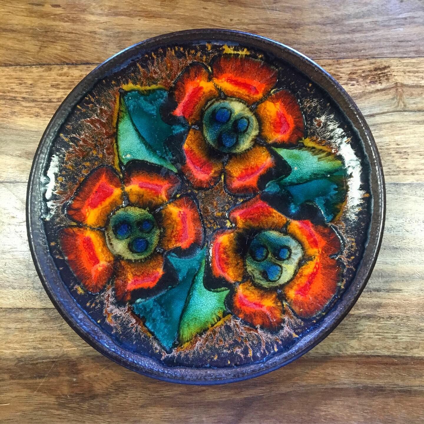 Enamelled sandstone plate with floral decoration