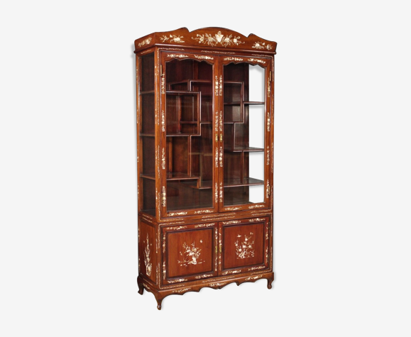 Vitrine orientale en bois d’acajou et fausse nacre
